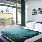 Hollywood 1 Bed Apt With Free Parking On Sunset Blvd