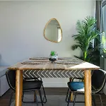 Hollywood 1 Bed Apt With Free Parking On Sunset Blvd