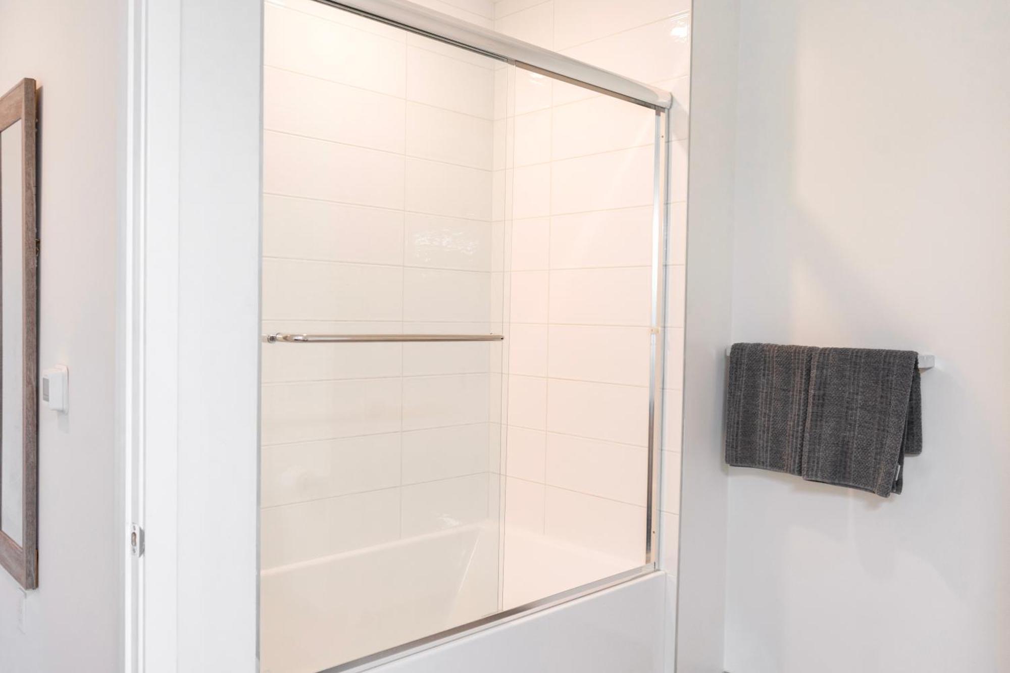 Hollywood 1 Bed With Free Parking On Sunset Blvd Los Angeles