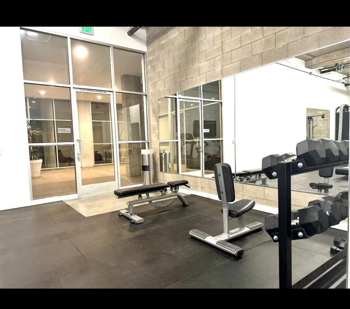 Hollywood 1 Bed With Free Parking On Sunset Blvd Los Angeles