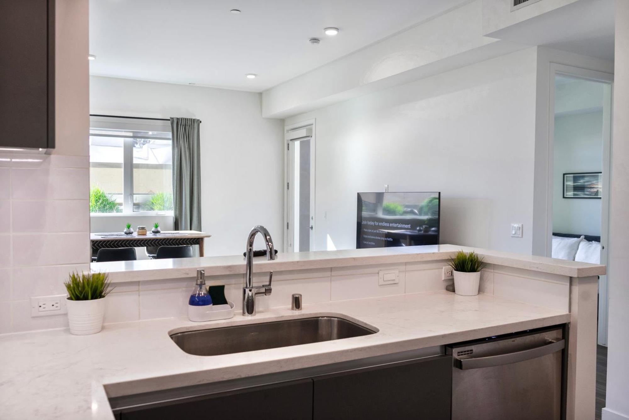 Hollywood 1 Bed With Free Parking On Sunset Blvd * Los Angeles