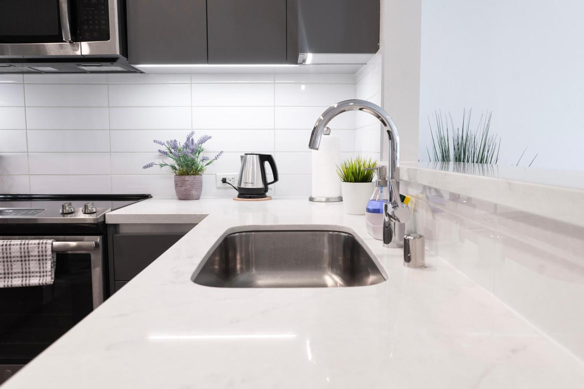 Hollywood 1 Bed With Free Parking On Sunset Blvd Apartment