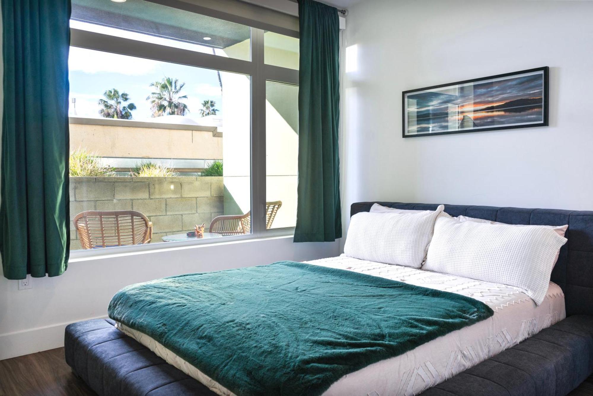 Hollywood 1 Bed With Free Parking On Sunset Blvd *