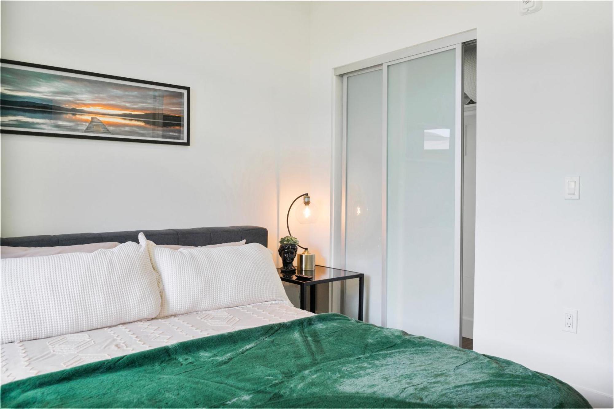 Hollywood 1 Bed With Free Parking On Sunset Blvd Apartment