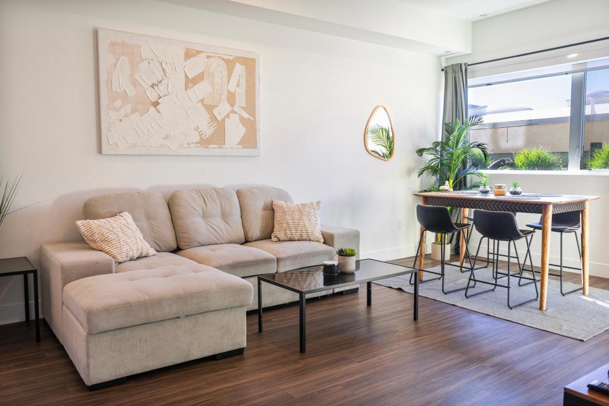 Hollywood 1 Bed With Free Parking On Sunset Blvd