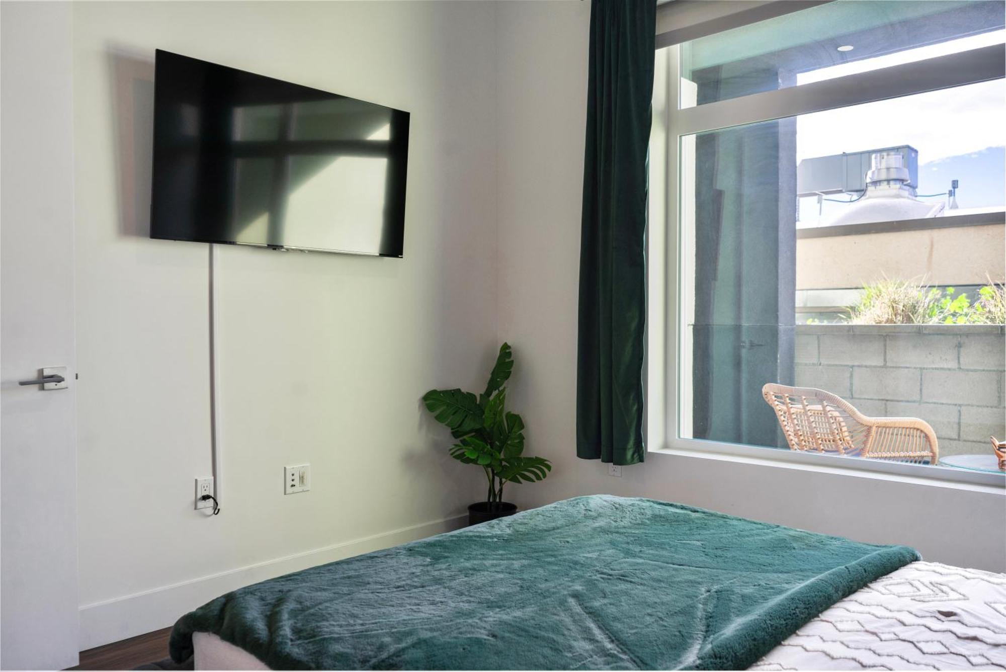 Hollywood 1 Bed With Free Parking On Sunset Blvd *